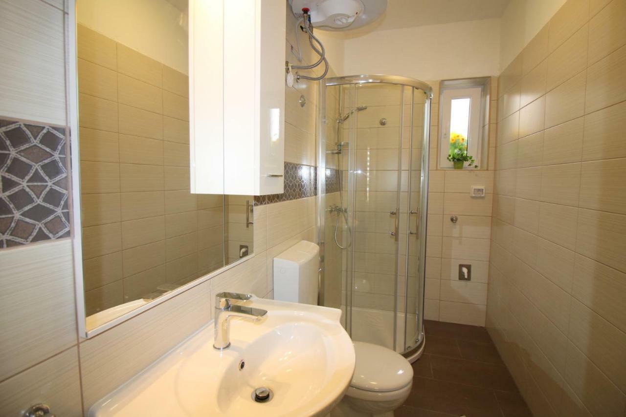 Apartment Noemi In City Center Poreč Dış mekan fotoğraf